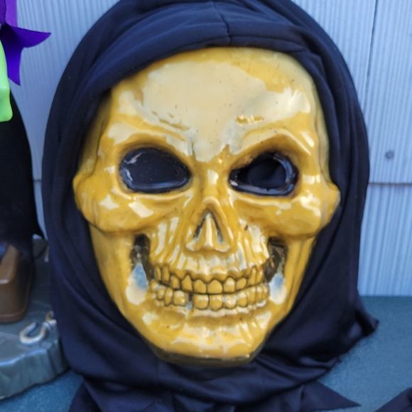 THIS IS STILL AVAIL. PLS ASK BLEEDing skull masks. With black hood. 1 ea - Picture 3 of 3